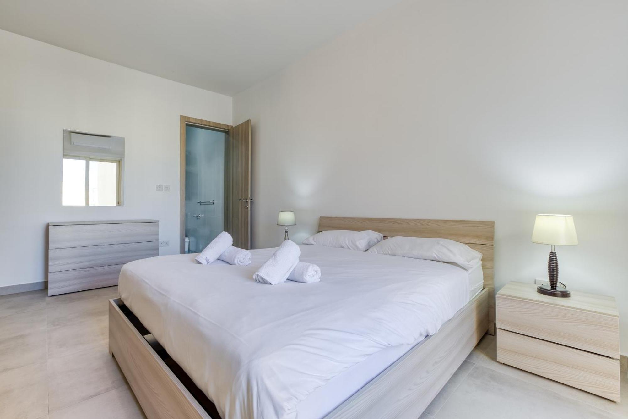 Seafront Sliema Apartment With Balcony & Sea Views By Jl Extérieur photo