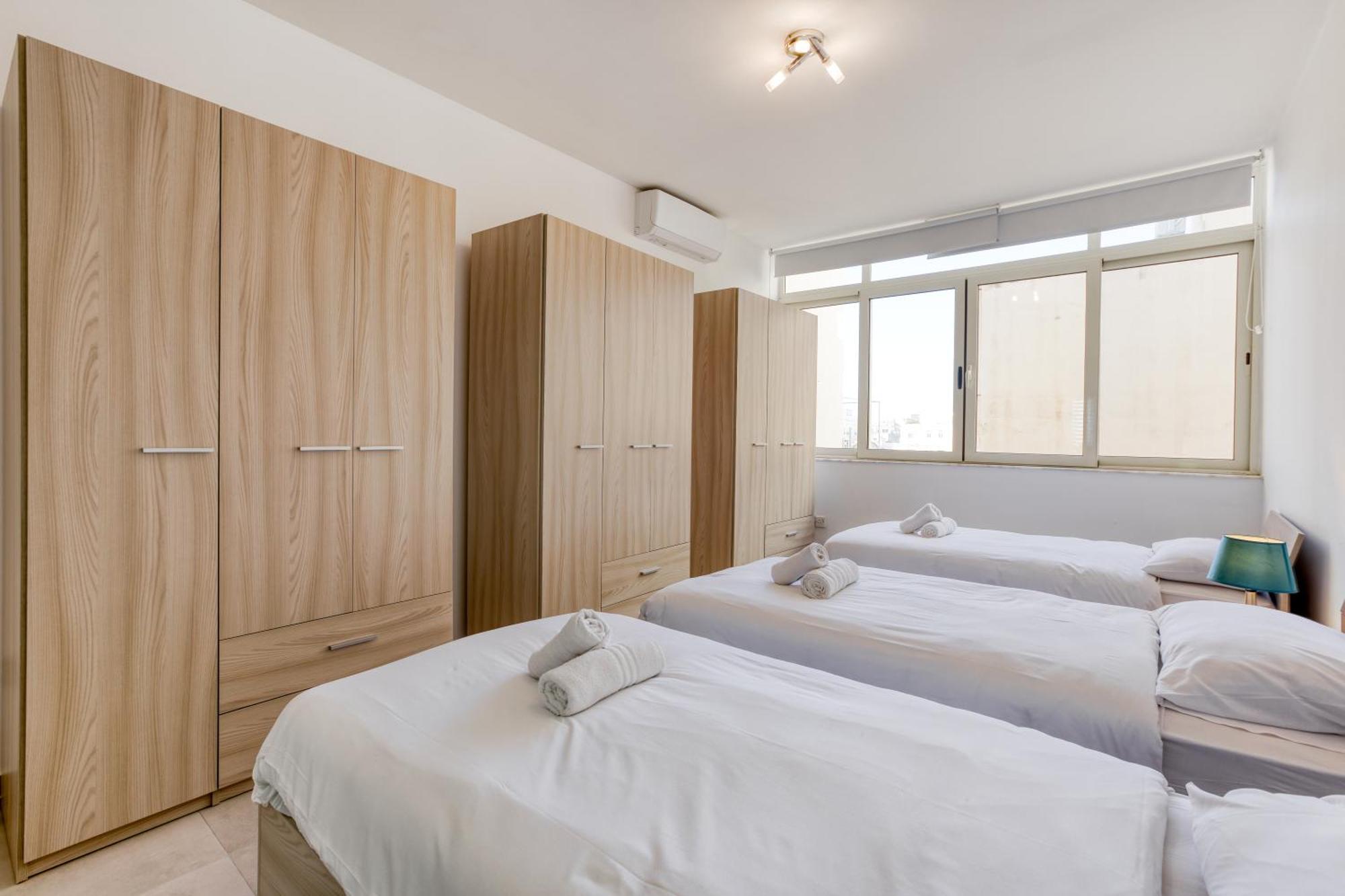 Seafront Sliema Apartment With Balcony & Sea Views By Jl Extérieur photo