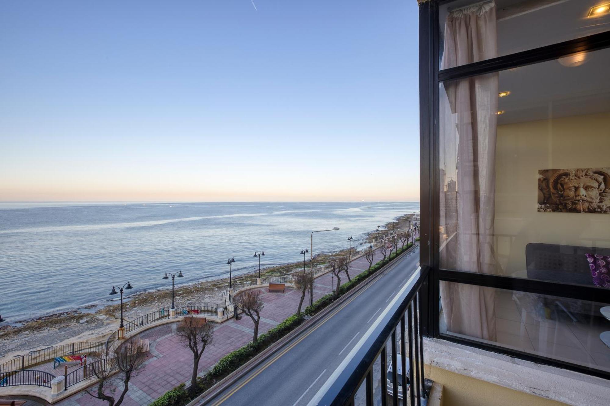 Seafront Sliema Apartment With Balcony & Sea Views By Jl Extérieur photo