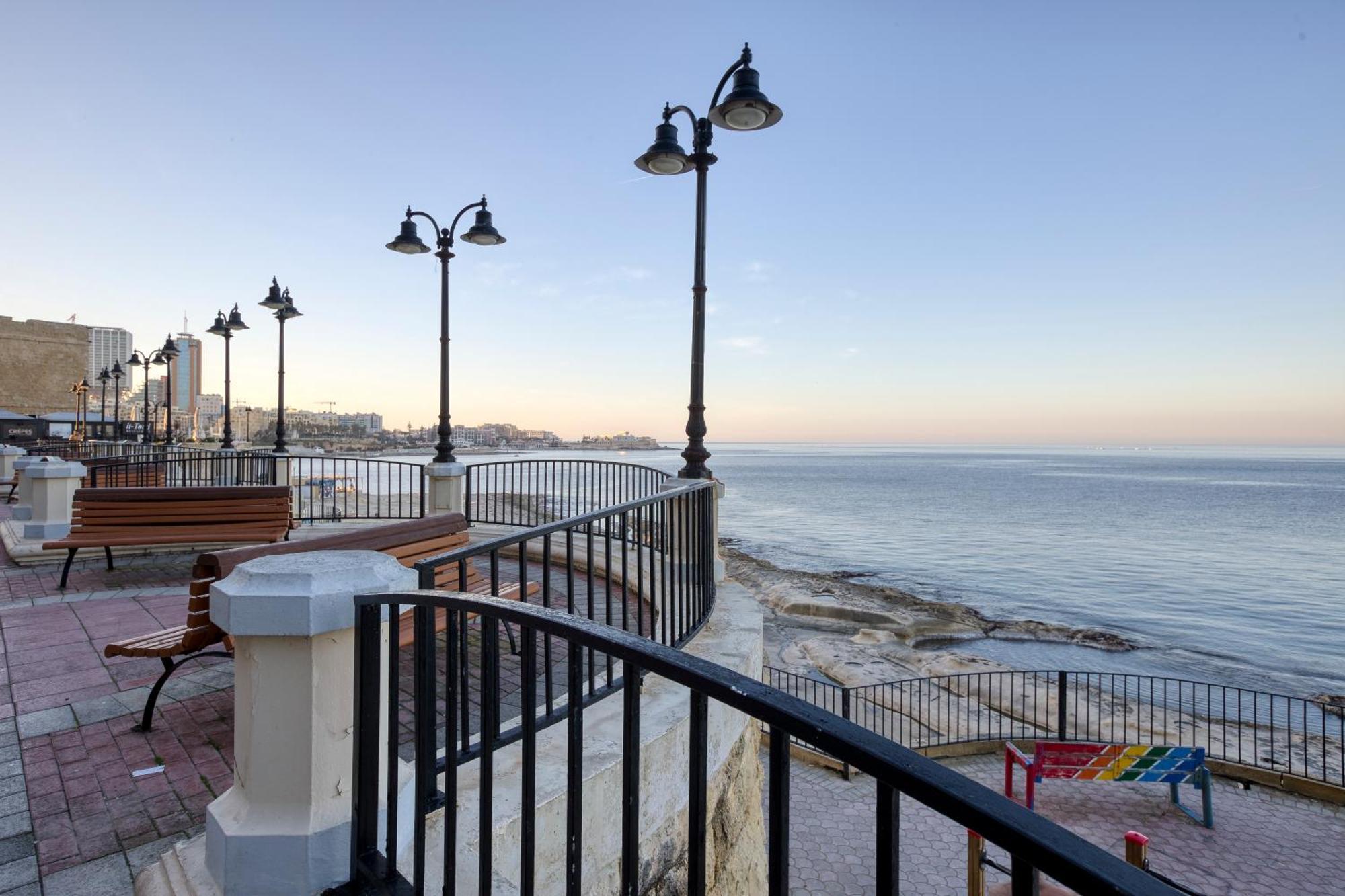 Seafront Sliema Apartment With Balcony & Sea Views By Jl Extérieur photo