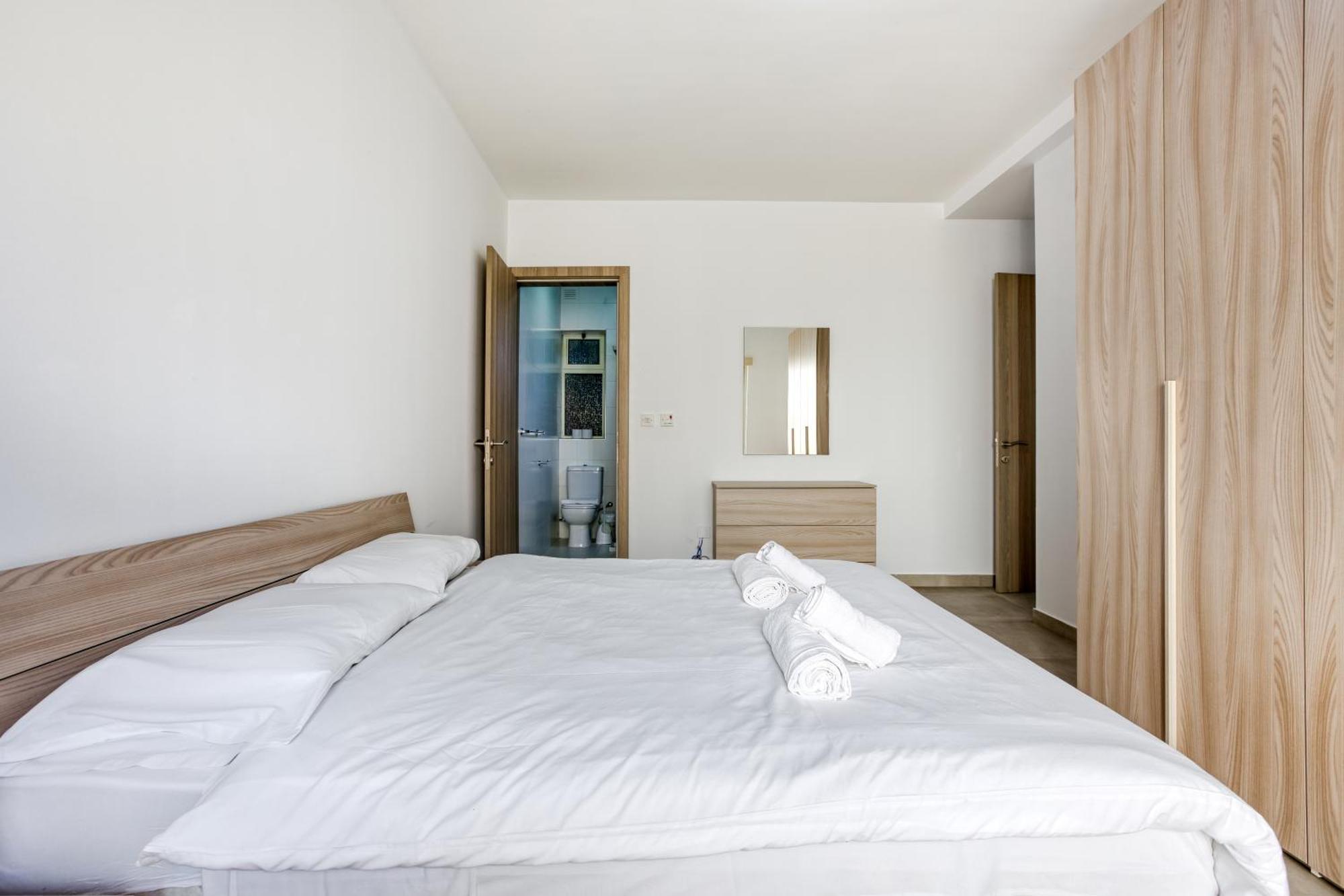 Seafront Sliema Apartment With Balcony & Sea Views By Jl Extérieur photo
